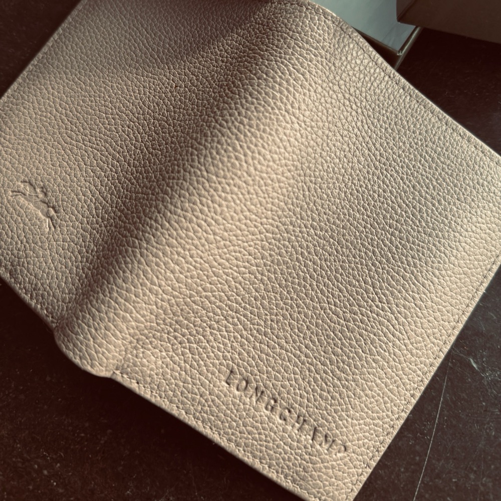 POST CHRISTMAS PRICE SLASH !!! Beautiful Longchamps threefold Beige Wallet!!! - Picture 8 of 12